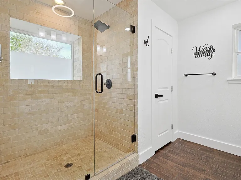3322 Darby Ln — Photo 59