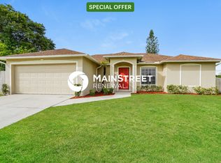 2122 NE 20th Ln, Cape Coral, FL 33909