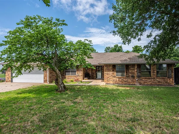 1231 S Chuckwagon Dr, Mustang, OK 73064