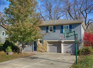 610 N Washington St, Spring Hill, KS 66083