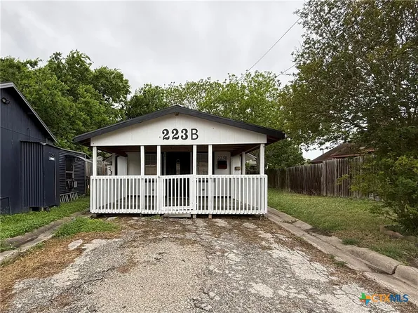 223 N Benavides St #B, Port Lavaca, TX 77979
