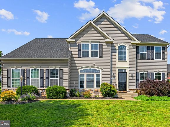 2nd image of 4936 Pebble Run Rd