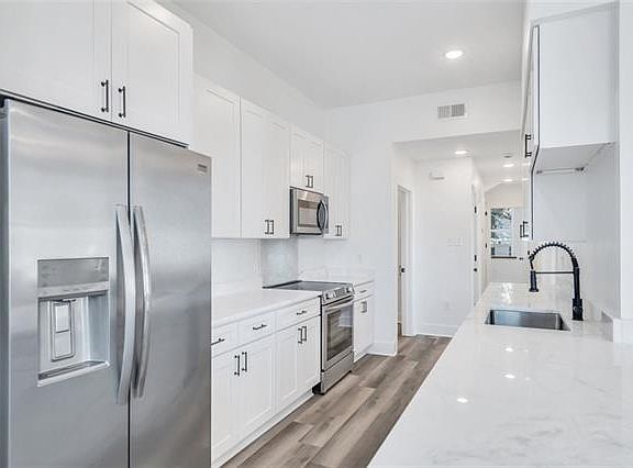 5th image of 3303 S Saratoga St #3303