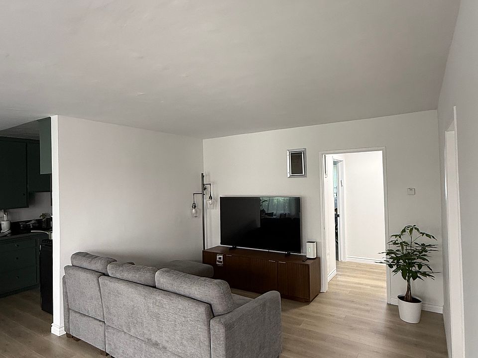 1st image of 14930 Magnolia Blvd APT 3