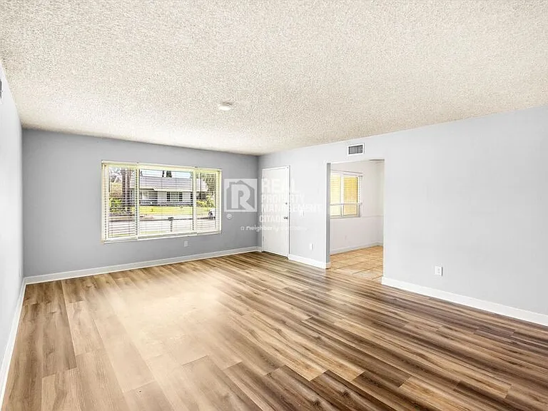 7970 Cambridge Ave — Photo 20