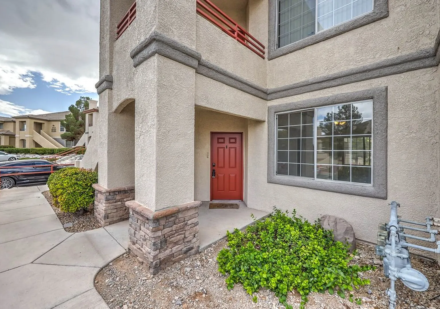 First-Floor 3BR/2BA Gated Condo with Resort-Style Pool & Spa — Photo 4
