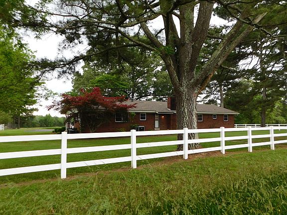 3rd image of 100 Poynter Ln
