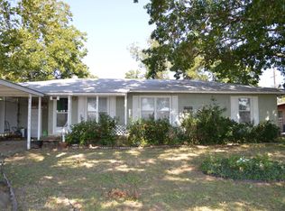 904 W Grove St, Olney, TX 76374