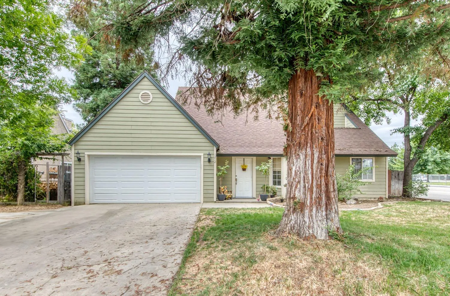 1212 Cypress Ave photo 1