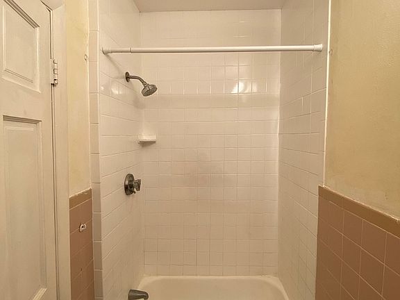 3rd image of 144 Chelsea St #R1
