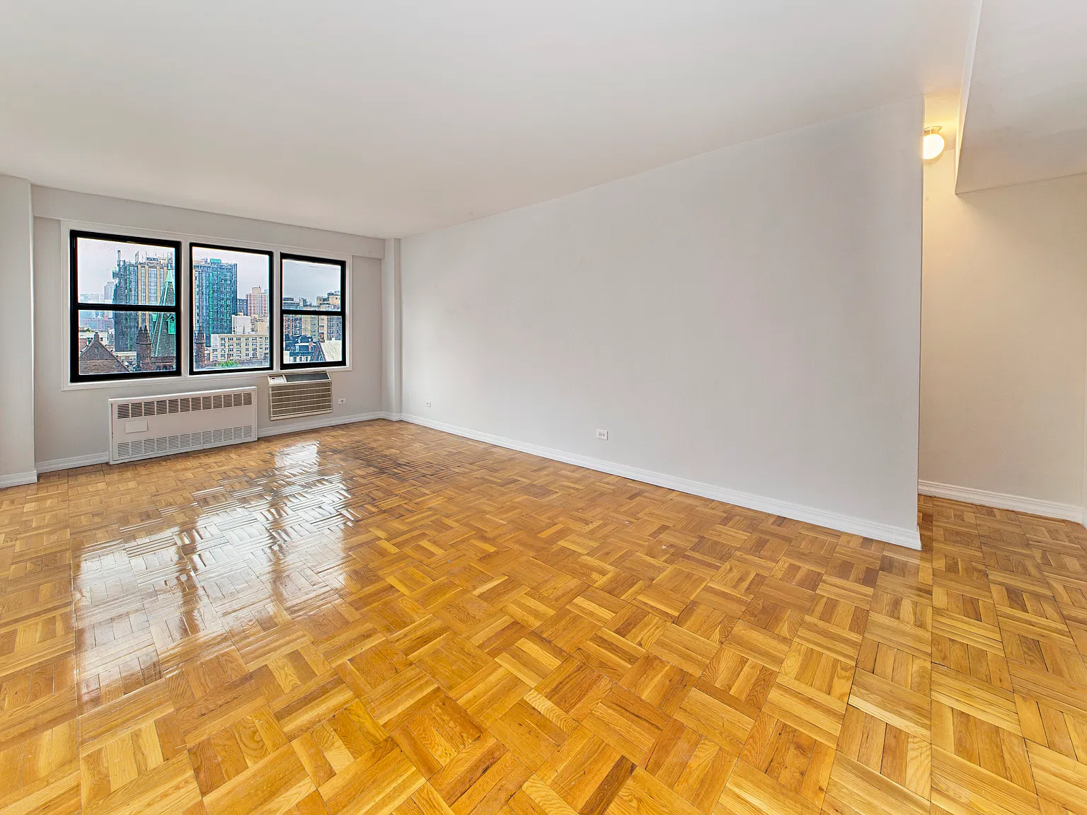 200 East 15th Street — Photo 2