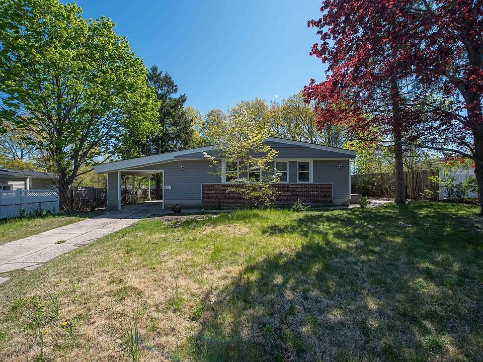 1st image of 19 Kayron Dr