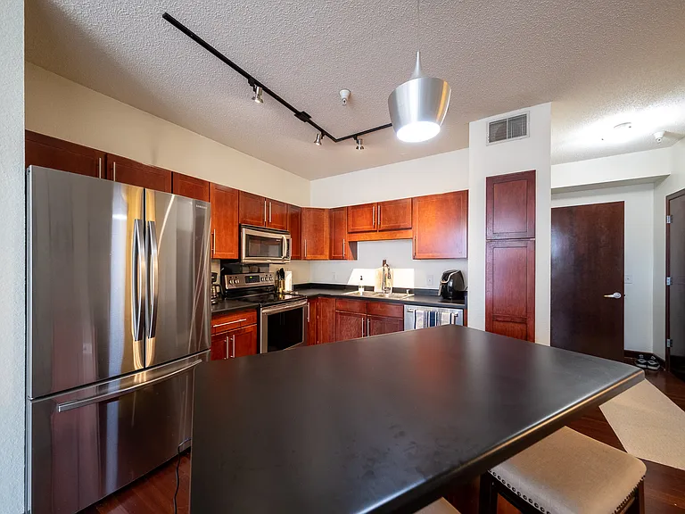310 E 18th St #202 — Photo 2
