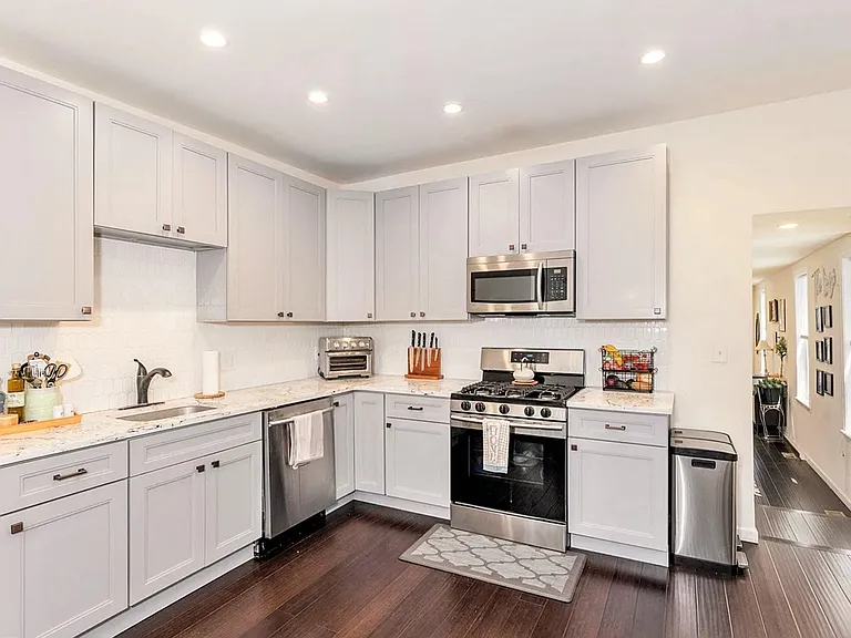 3604 Haywood St — Photo 10