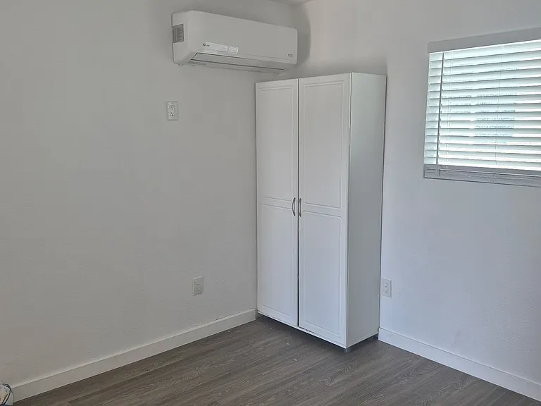 1845 O Ave #1/2 — Photo 2