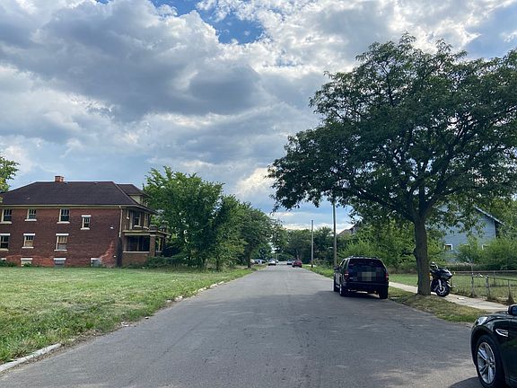 5th image of 8955 N Clarendon St