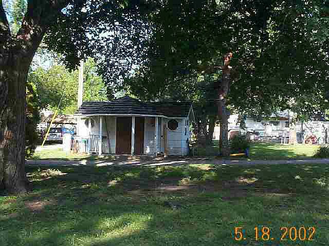 2nd image of 320 N Woodlawn St