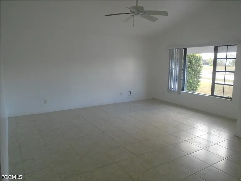 1228 SW Trafalgar Pkwy #1228 — Photo 2