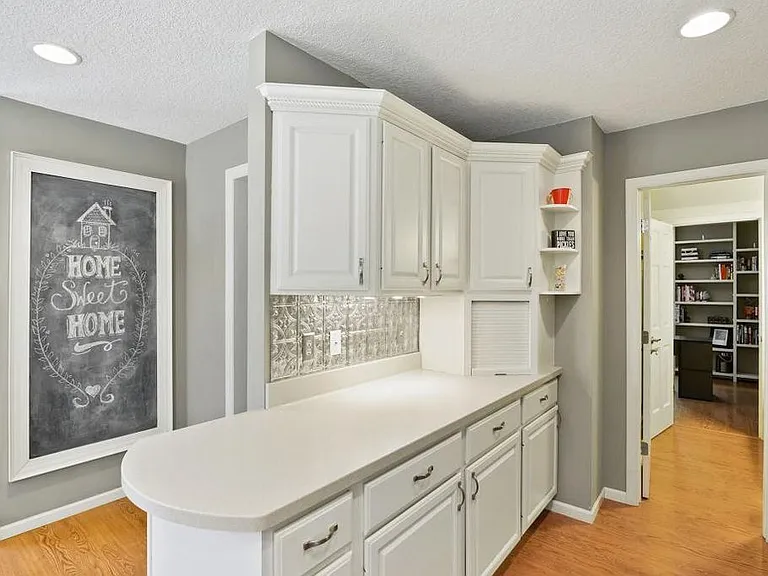 8816 Knollwood Dr — Photo 8