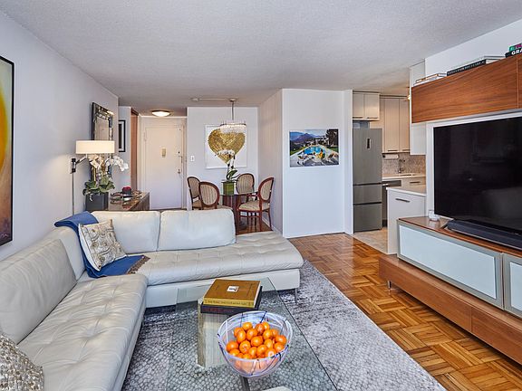 3rd image of 201 W 70th St APT 23G