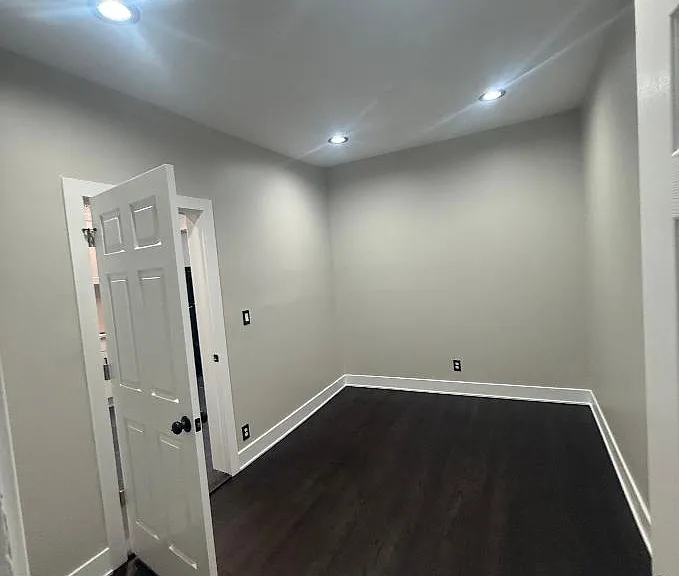 3430 N Keeler Ave — Photo 9