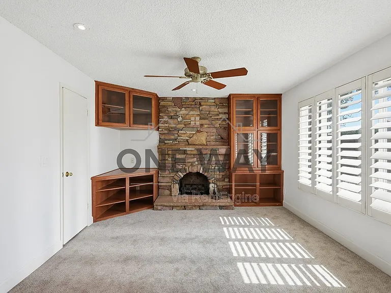 5749 S Farmer Ave — Photo 5