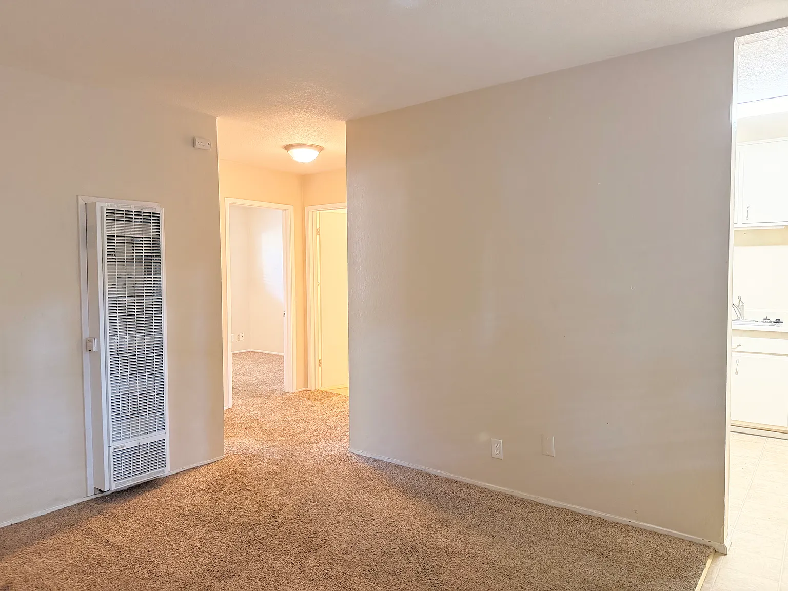 2 bed, 690 sqft, $1,700 — Photo 4