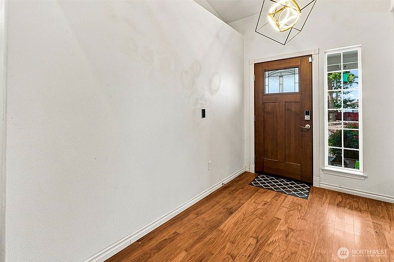 4th image of 914 288th Street Ct E
