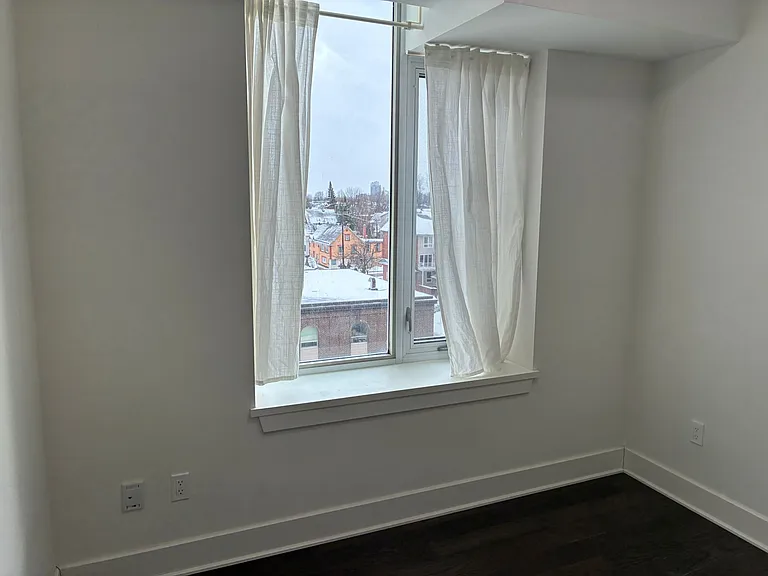 255 Bay St — Photo 40