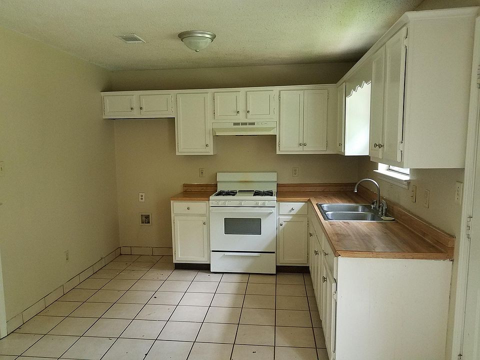2nd image of 16 Irish Rose Cir
