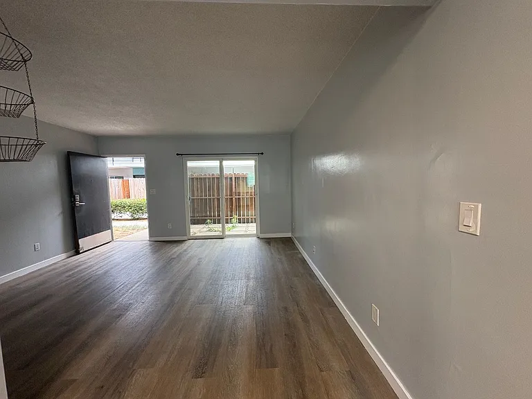 2727 Abbot Kinney Apartments, Venice CA — Photo 30
