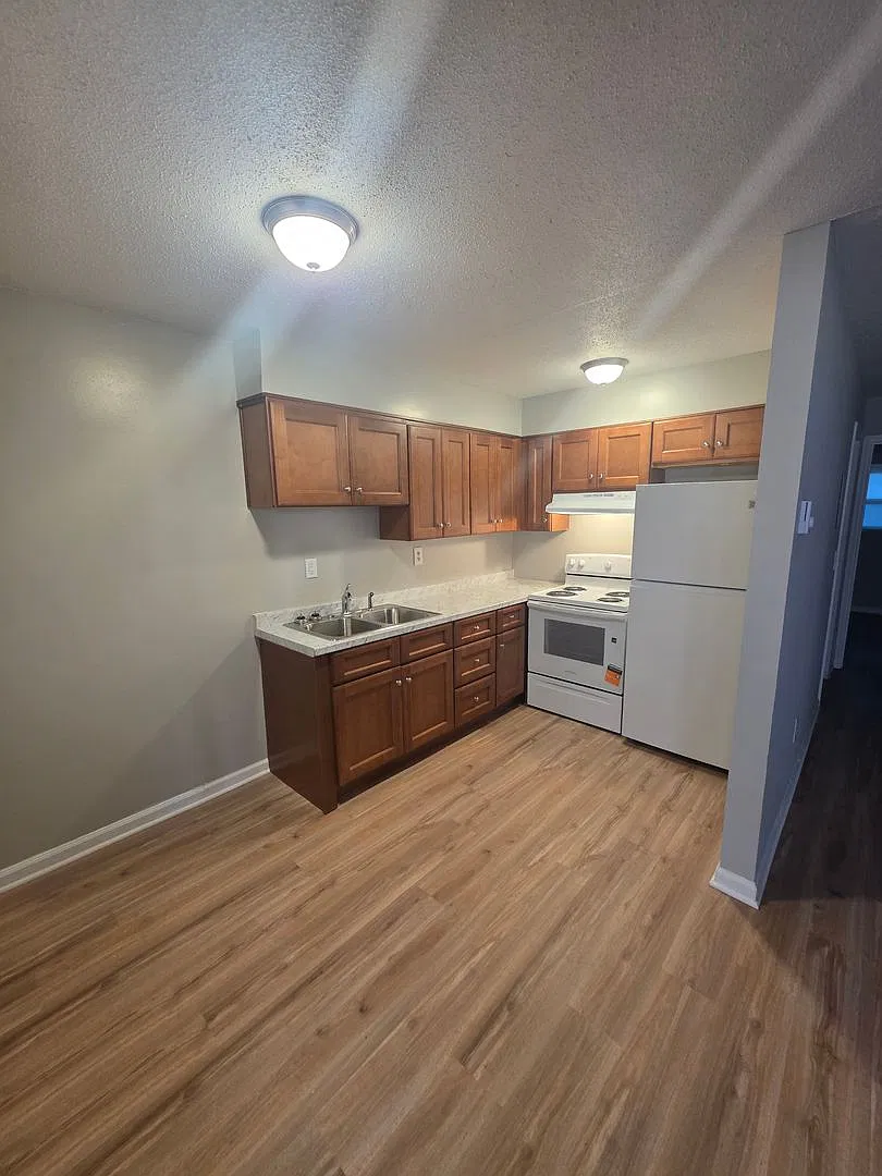 1400 W Academy St — Photo 1
