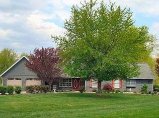 622 Woodland Hills Rd, Troy, IL 62294