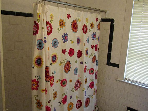 Black & White tile bathroom