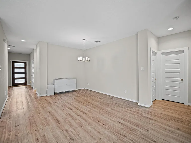 3042 Schultz Manor Ln — Photo 3
