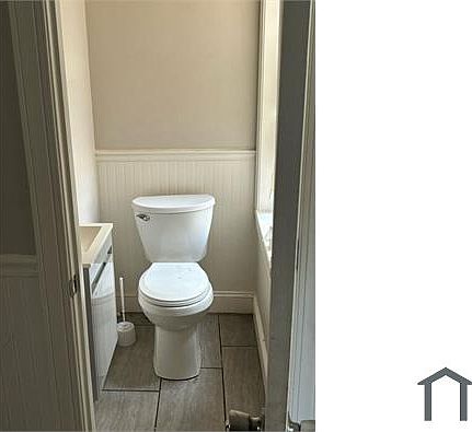 3rd image of 6241 Larchwood Ave