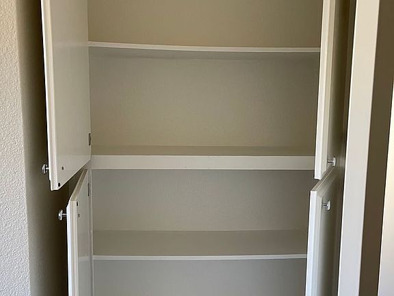4th image of 1615 Yosemite Dr #207