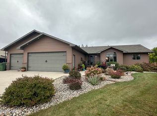 2204 S Serenity Dr, Watertown, SD 57201