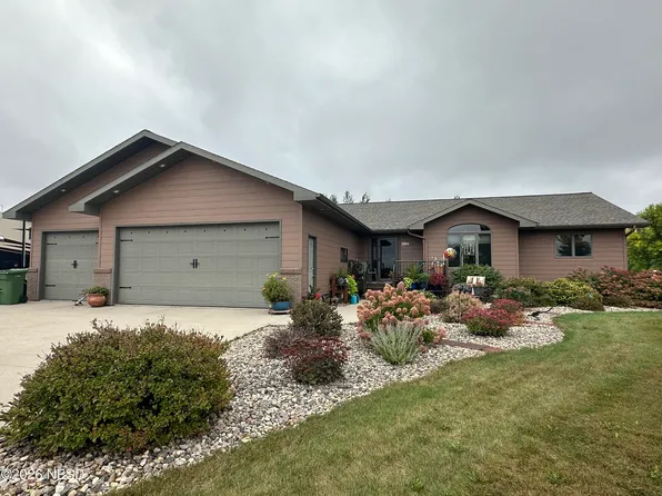2204 S Serenity Dr, Watertown, SD 57201