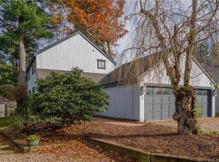 2 Keystone Cir #2, Avon, CT 06001