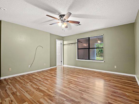 5th image of 359 Harrington Dr