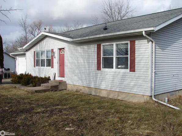 4 Jacara Dr, Mediapolis, IA 52637