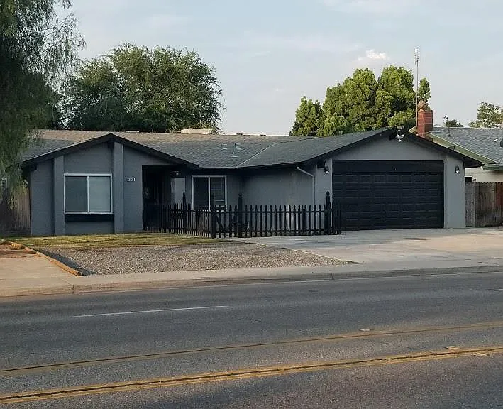 1568 Bullard Ave — Photo 1