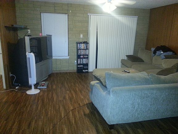 2nd image of 1709 Meadow Oak St