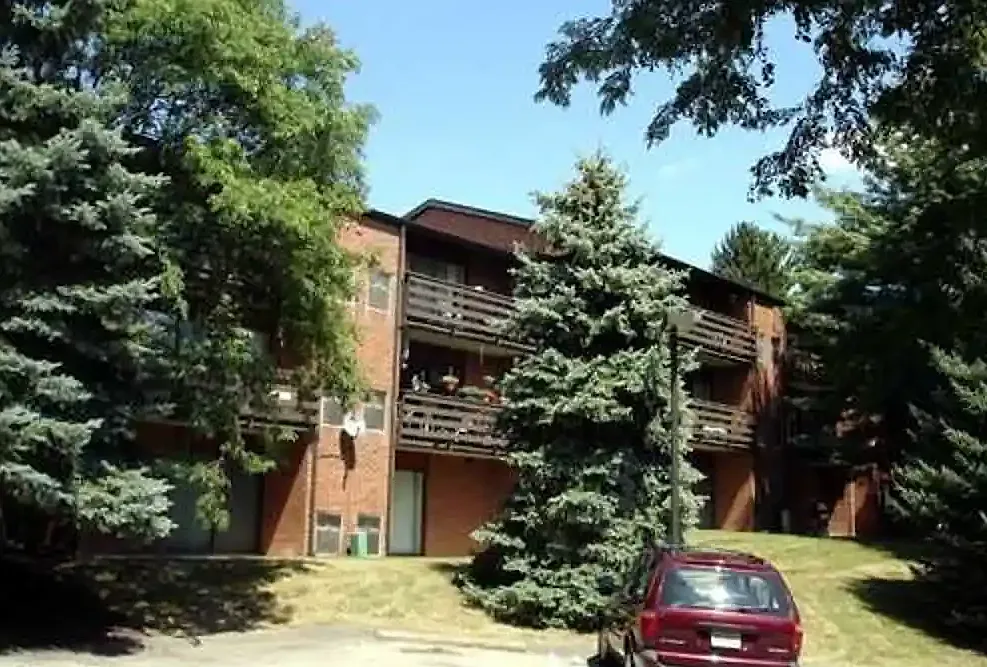 Ebonhurst Apartments — Photo 2