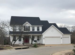 933 Pineview Ridge Ct, Ballwin, MO 63021