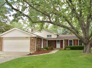 340 S River Rd, Naperville, IL 60540