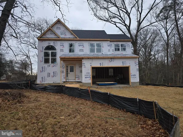 13 Luke Dr, Pasadena, MD 21122