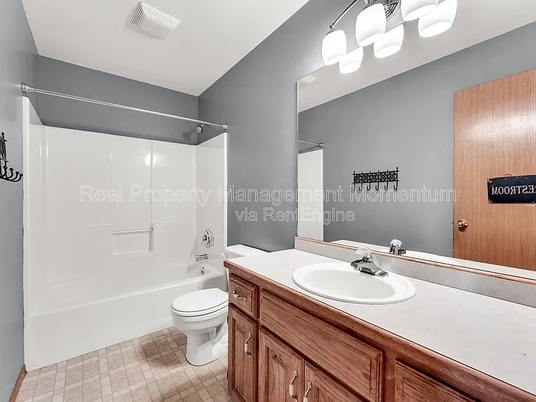 1111 W Poplar — Photo 20