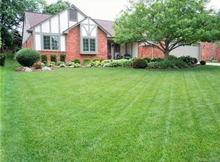 1432 Oakstone Dr, Rochester Hills, MI 48309